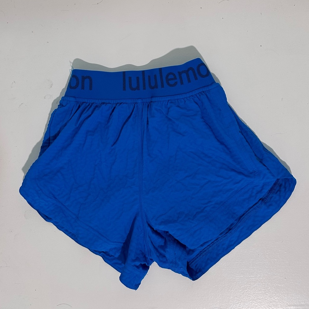 Women’s lululemon logo waistband high rise training short